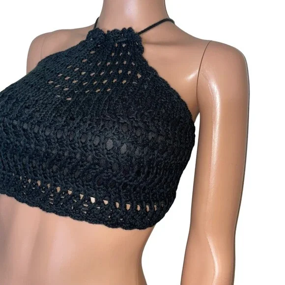 Vici IVIE CROCHET HALTER CROP TOP - BLACK in EUC cropped SZ SM 70's Boho SZ SM - Picture 4 of 12